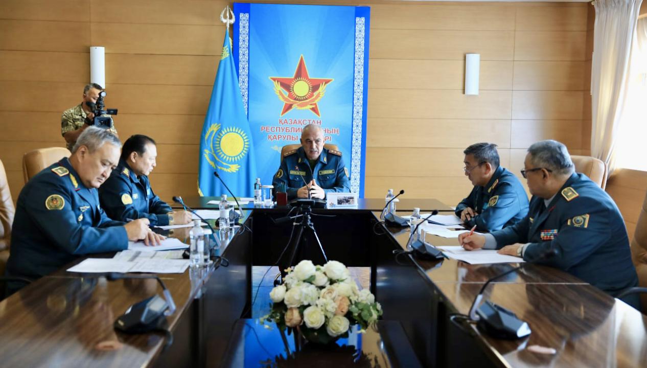 Министр обороны выступил с лекцией перед руководством военных учебных заведений