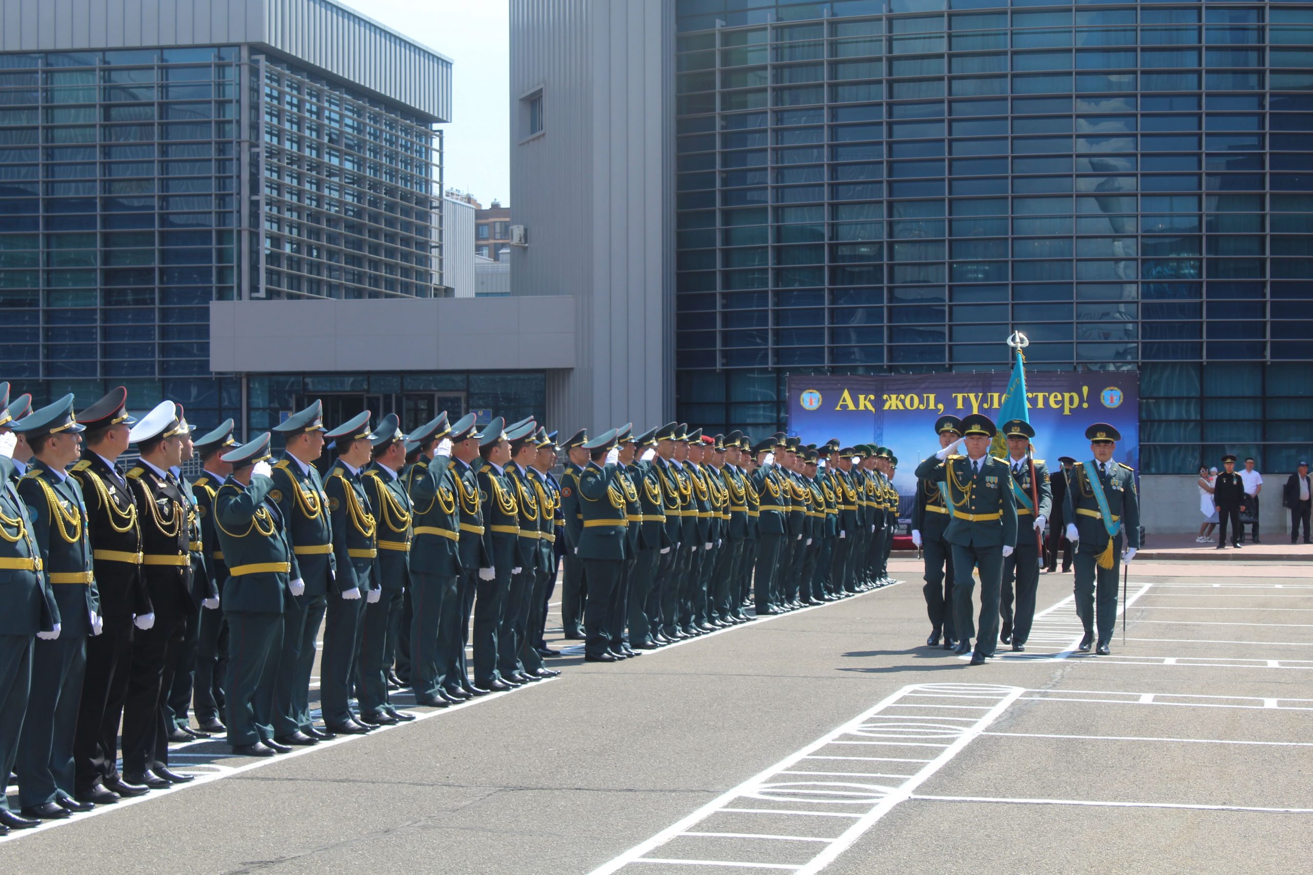 Торжественный выпуск офицеров Национального университета обороны