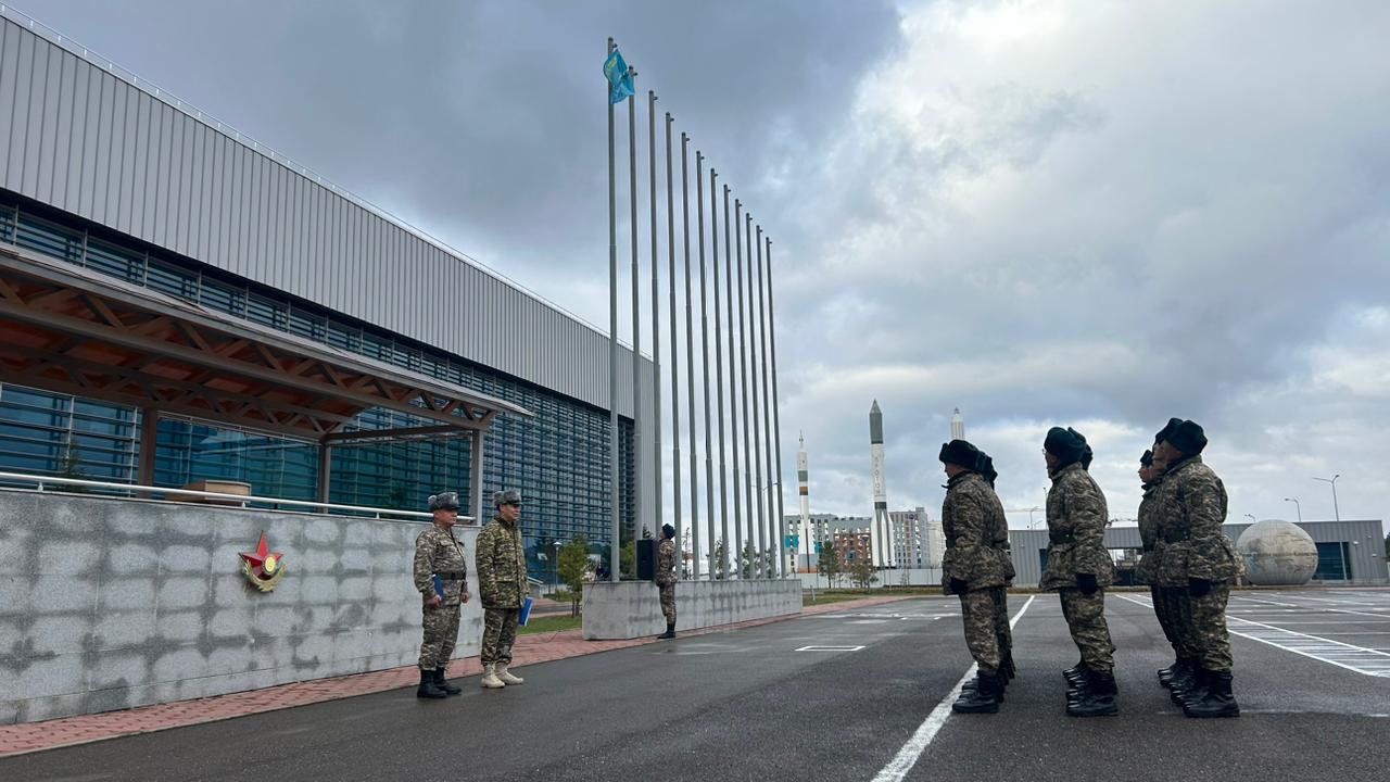 Торжественная церемония подъема Государственного флага